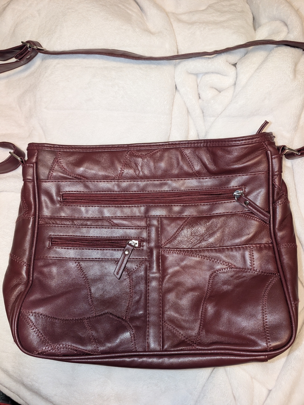 Classic Women's Crossbody Bag in Burgundy